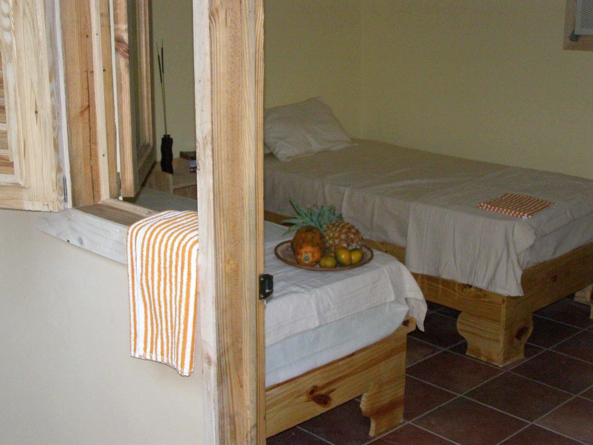 Barahona Hotel Loro Tuerto מראה חיצוני תמונה